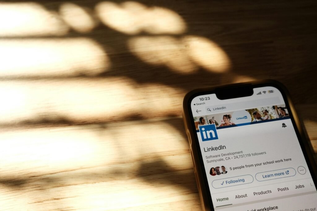 How to Build a Strong LinkedIn Profile for Job Hunting