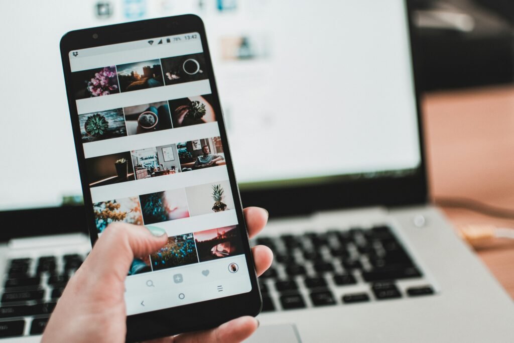 How to Build a Strong LinkedIn Profile for Job Hunting