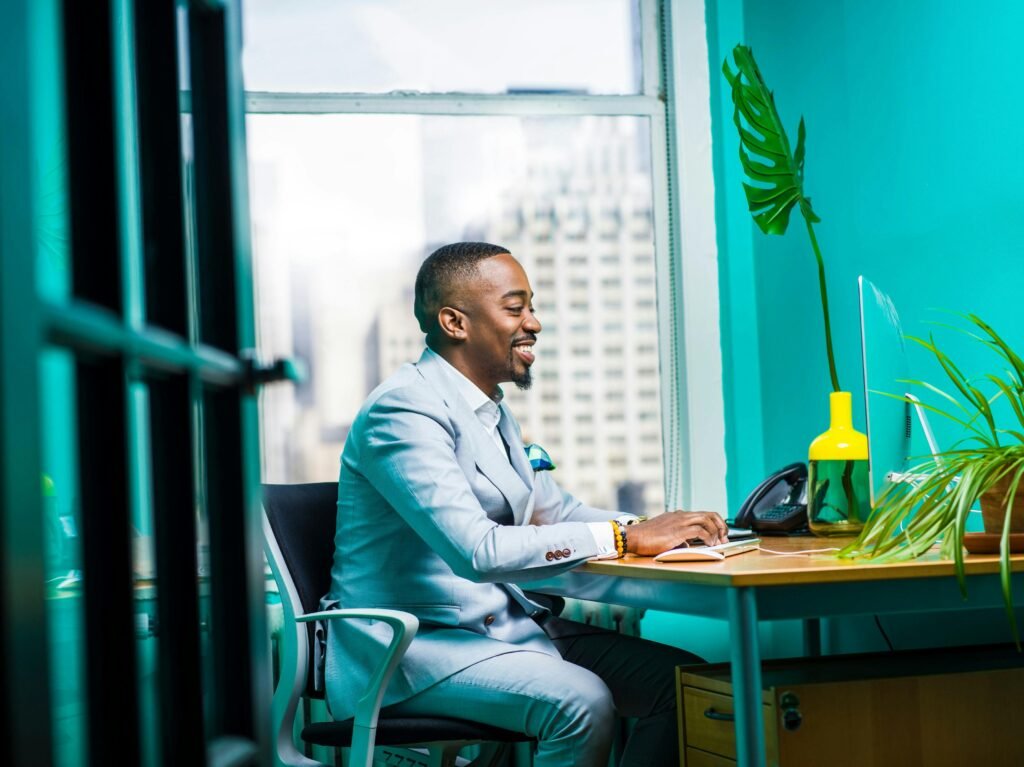 How to Build a Strong LinkedIn Profile for Job Hunting