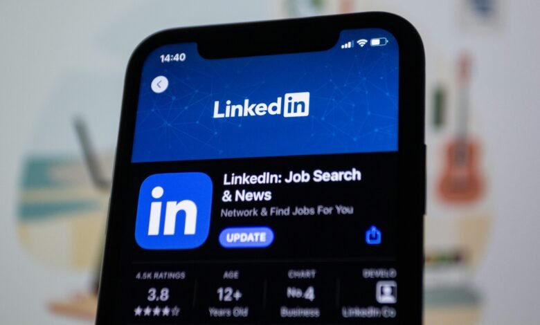 How to Build a Strong LinkedIn Profile for Job Hunting